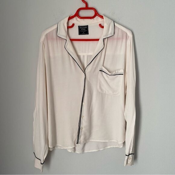 Abercrombie & Fitch Women’s Long Sleeve Button Front Satin Top - Picture 1 of 4